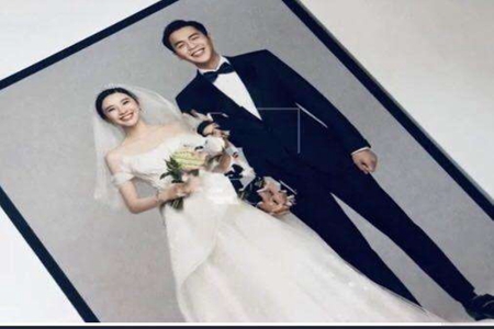 张若昀唐艺昕婚礼伴手礼曝光,幸福甜蜜婚照十分般配