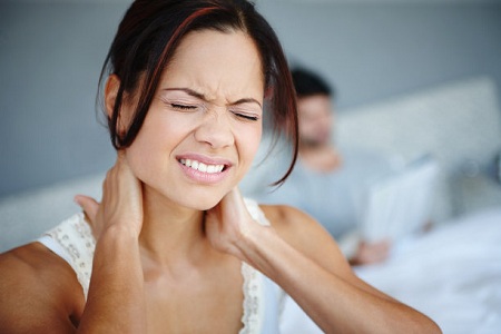 女性上热下寒,除了牙疼还会冒痘