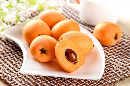 女性多吃枇杷有这些功效，吃枇杷注意事项