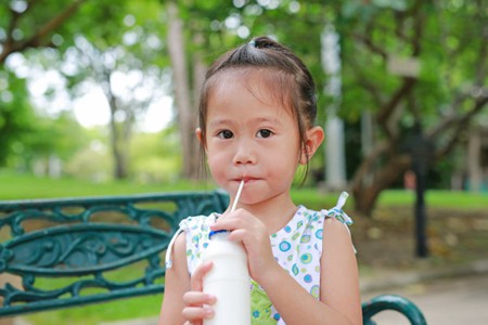 孩子常常生病感冒,那就可以喝益生菌来缓解