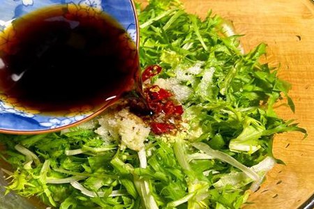 苦菊怎么做好吃,这道苦菊凉拌菜的做法清脆爽口