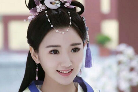 毛晓彤否认恋情称对方是十多年好友,真情守候or革命友谊?