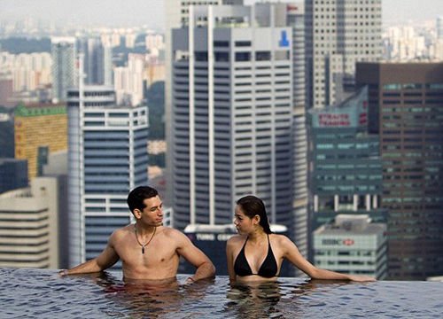 世界上最棒的楼顶上露天游泳池