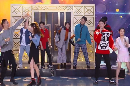 陈伟霆钟楚曦亲密互动,网友:强大的荷尔蒙我酥了!