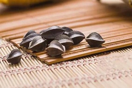 使君子的功效与作用,这四个女人使君子泡水喝的功效