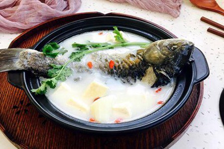 女人喝鱼汤有什么好处?这五个女人喝鱼汤的功效与作用