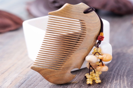 用木梳对女性有什么好处?经常梳头对女生有益!