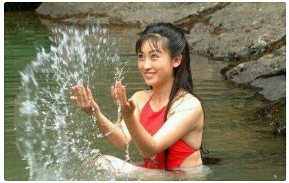 肚兜被扯下的动态图