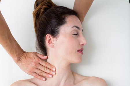 脖子扭了怎么办?这五个应对小措施能改善痛苦