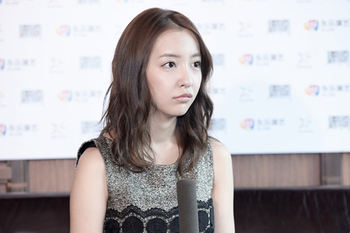 板野友美下海了吗
