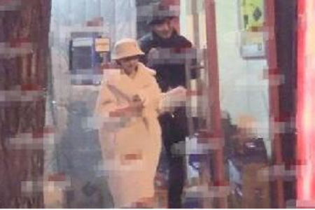 毛晓彤否认恋情称对方是十多年好友,真情守候or革命友谊?