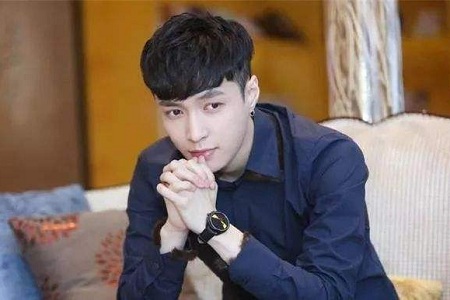 张艺兴妈妈发微博,谴责黑子人肉张艺兴及家人资料