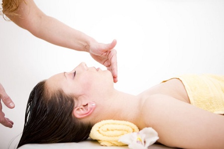 /></p><p>　　所以我们的耳朵，本来就是身体状态中的一个全息反应，大家若看到自己的耳朵已经给自己提示身体出现了不佳状态，那么就应该要及时进行调整过来。若是自己不会治疗的话，那么便可以找医生进行诊断。</p><p>　　当然，在平时的时候大家便可以做一做耳朵操，比如：鸣天鼓、通耳道、错外耳等。说真的，家若是能够坚持练习下去，那么便可以改善男性的前列腺问题以及女性的月经不调等问题。</p><p>　　本文《男性前列腺女性月经不调，补肾就来揉耳朵》禁止任何网站进行转载!</p><div class=