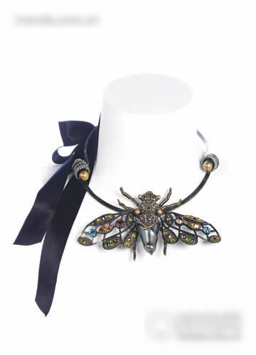 七款华美生灵珠宝展现活力丛林气息