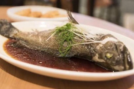 石斑鱼的功效与作用,五个女人吃石斑鱼的营养价值