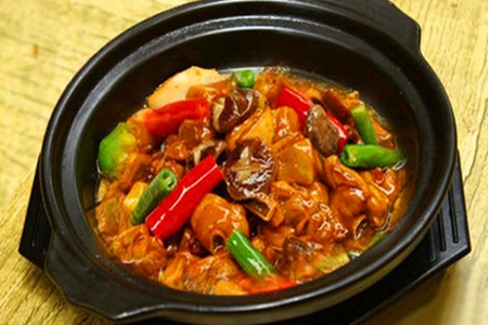 黄焖鸡的做法,这款家庭版黄焖鸡做法色香味美