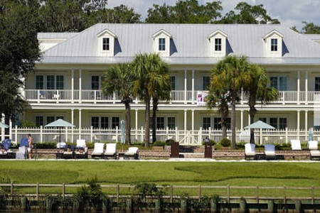 比伯海莉婚礼现场甜蜜照曝光，前女友赛琳娜用新歌灼热回应