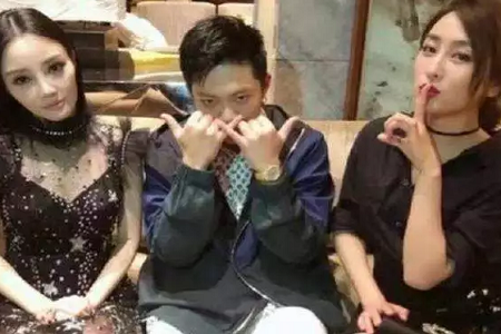 李小璐PGone美国甜蜜幽会,贾乃亮离婚后瘦出尖下巴