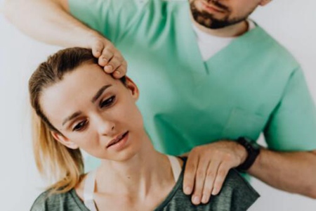 脖子扭了怎么办?这五个应对小措施能改善痛苦