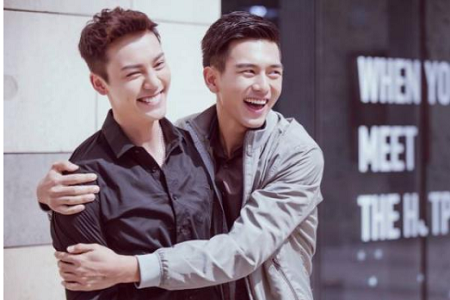 荷尔蒙爆棚男神李现陈伟霆同框,李现变身斯文败类上头男友