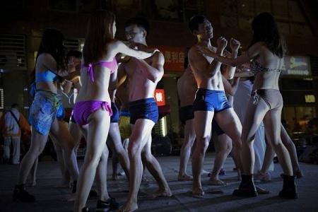 肾是美丽之根，肾气充足精血旺盛，女人更美男人更壮