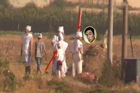 王宝强携儿子为母亲上坟,王宝强母亲头七马蓉也没让女儿回去