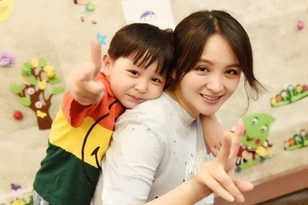 著名女配角邓莎二胎曝光,邓莎未婚生子孩子生父是谁?