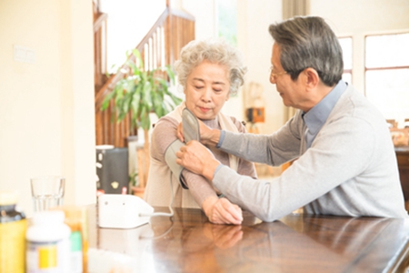 男女正常血压是不同的,看看自己有没有超标