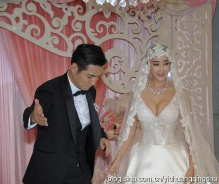 严宽为什么改名字严屹宽  严宽老婆杜若溪深V装看秀
