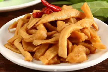 低血糖的人吃什么东西最好？这四个食物多吃能改善病情