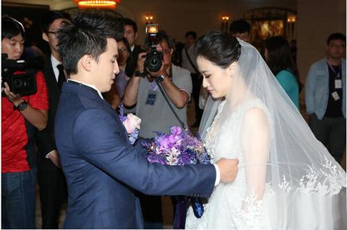 棒棒堂阿纬老婆豆豆结婚了