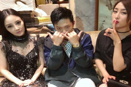 马苏李小璐双飞pgone,马苏晒老年妆否认自己是李小璐媒人