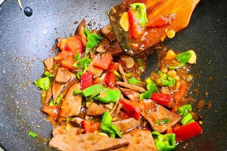 猪肝怎么炒好吃,猪肝的功效与作用禁忌