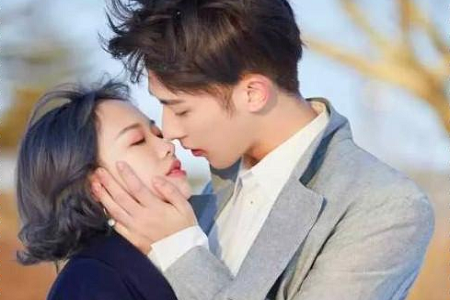 刘阳与阿沁分手后发文道歉,称对不起前女友请别伤害现女友