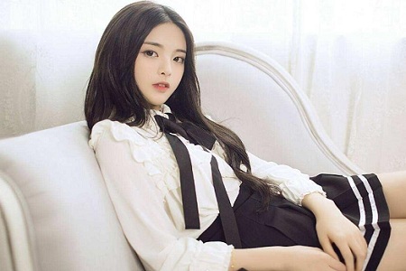 火箭少女101杨超越的INS简介,网友:退去明星光环后惹人怜