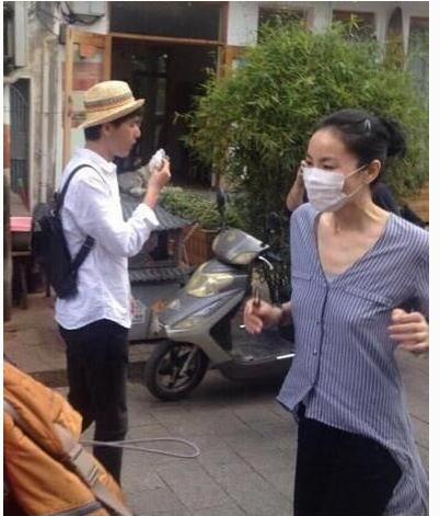 不戴胸罩的中国女明星