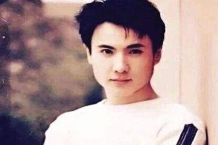 沈腾校草变喜剧小胖子,岁月撑开了脸上褶子吹鼓了腮帮子