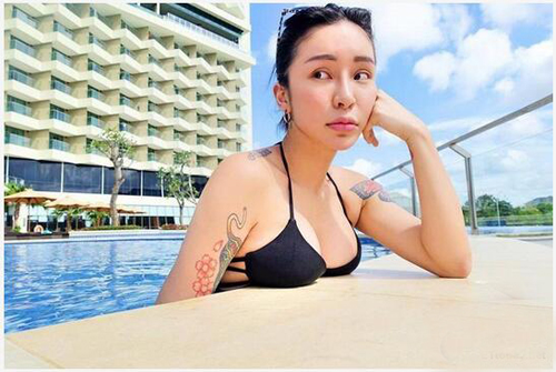 梁云菲比基尼图片大全