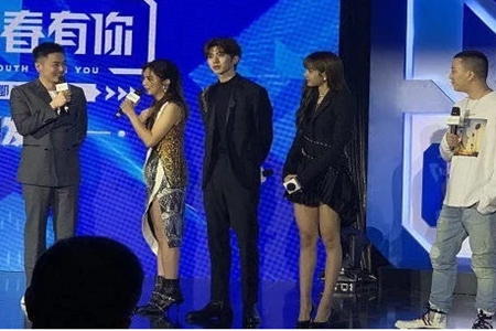 《青春有你2》蔡徐坤Lisa互动有爱，捣蒜舞CP同框真养眼