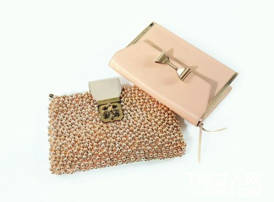 Chloe一改往日的大女人形象 Chloe一改往日的大女人形象