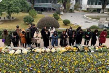 高以翔遗体水晶棺运回台北,粉丝泪崩王沥川长眠金宝山