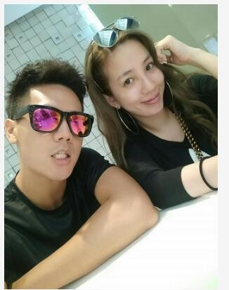 张艾亚全素颜拍照图片