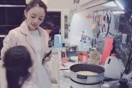 李小璐晒甜馨近照,网友:这难道不是李小璐本人?