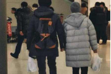 袁泉夏雨罕见同框秀恩爱，夏雨变魔术老婆袁泉秒变迷妹