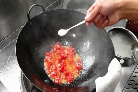 番茄鸡蛋汤怎么做最好吃?番茄鸡蛋汤家常的做法鲜嫩营养