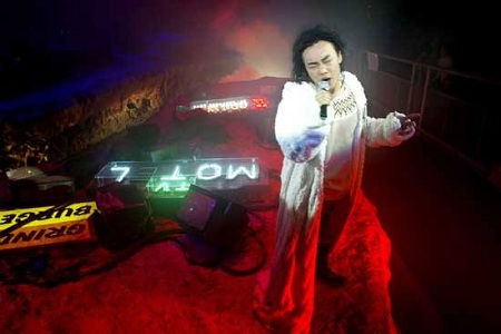 陈奕迅连发微博宣布红馆开演唱会,瞬间一石激起千层浪