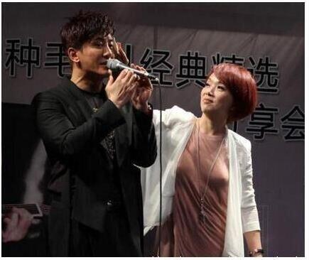 不戴胸罩的中国女明星