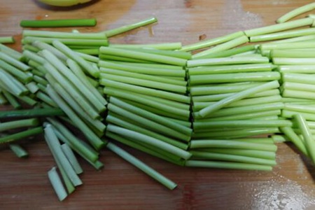 蒜苔炒肉怎么做好吃又简单？蒜苔炒肉的做法家常菜