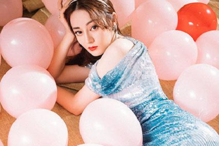 迪丽热巴身材有多好？cosmo盛典蓝色人鱼裙尽显蜂腰蜜臀