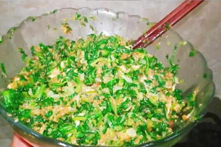 荠菜饺子馅怎么做好吃,这款荠菜饺子的做法鲜美多汁